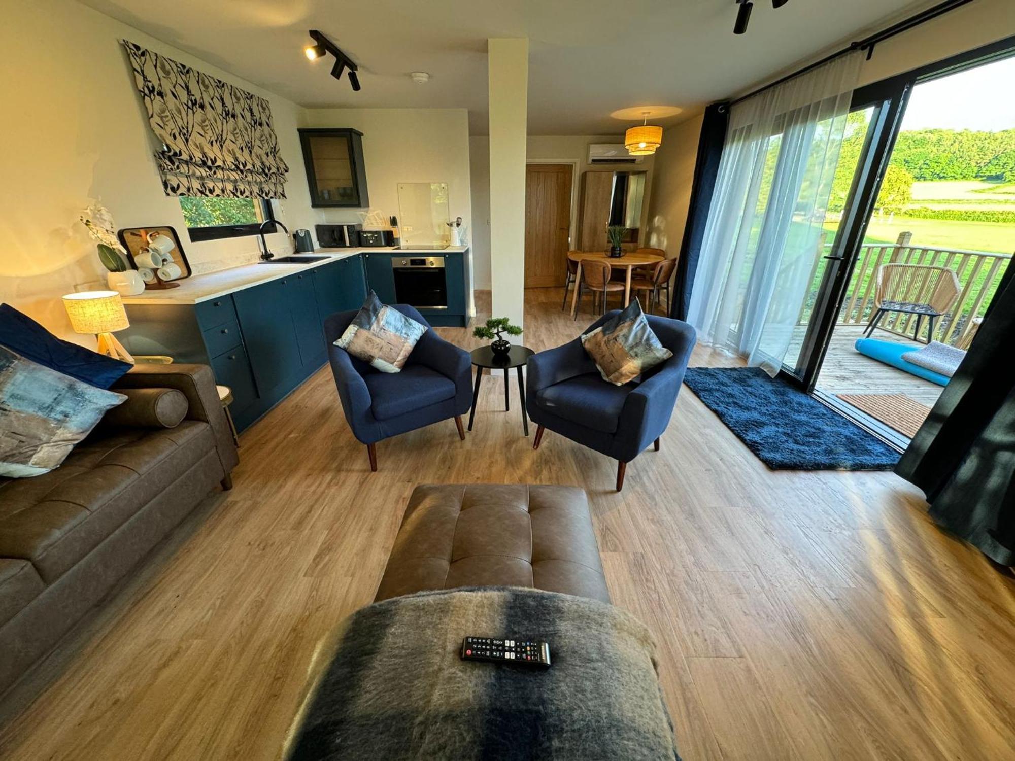 Villa Unbox At Poplar Tree Durham Esterno foto